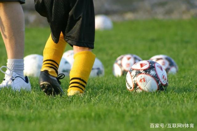 媒体人：男篮年轻球员跟世界范围同龄比差距很大 且其实也不年轻